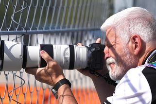 „Tohle jsem ještě neviděl.“ Na Pavla reaguje legendární fotograf F1, natočil video
